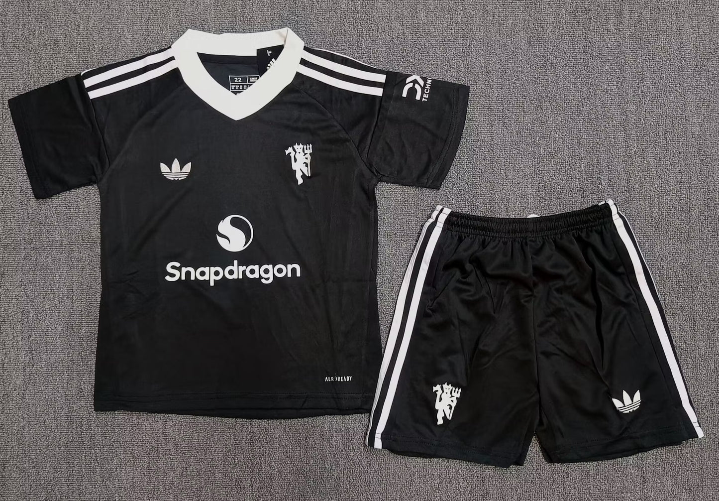 Kids jerseys 2025/2026 Kids Goalkeeper Football Jersey