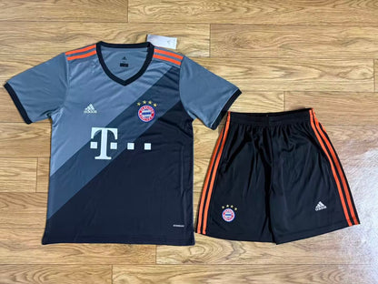Retro Bayern Munich 2016/2017 Away Football Jersey