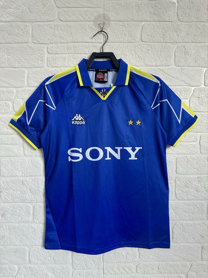 Retro Juventus 1996/1997 Away Football Jersey