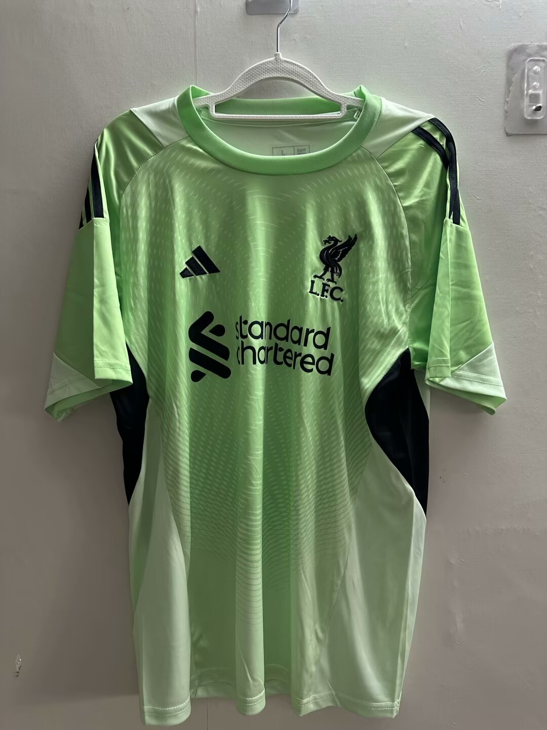 Liverpool 2025/2026 Goalkeeper Fan Version Football Jersey