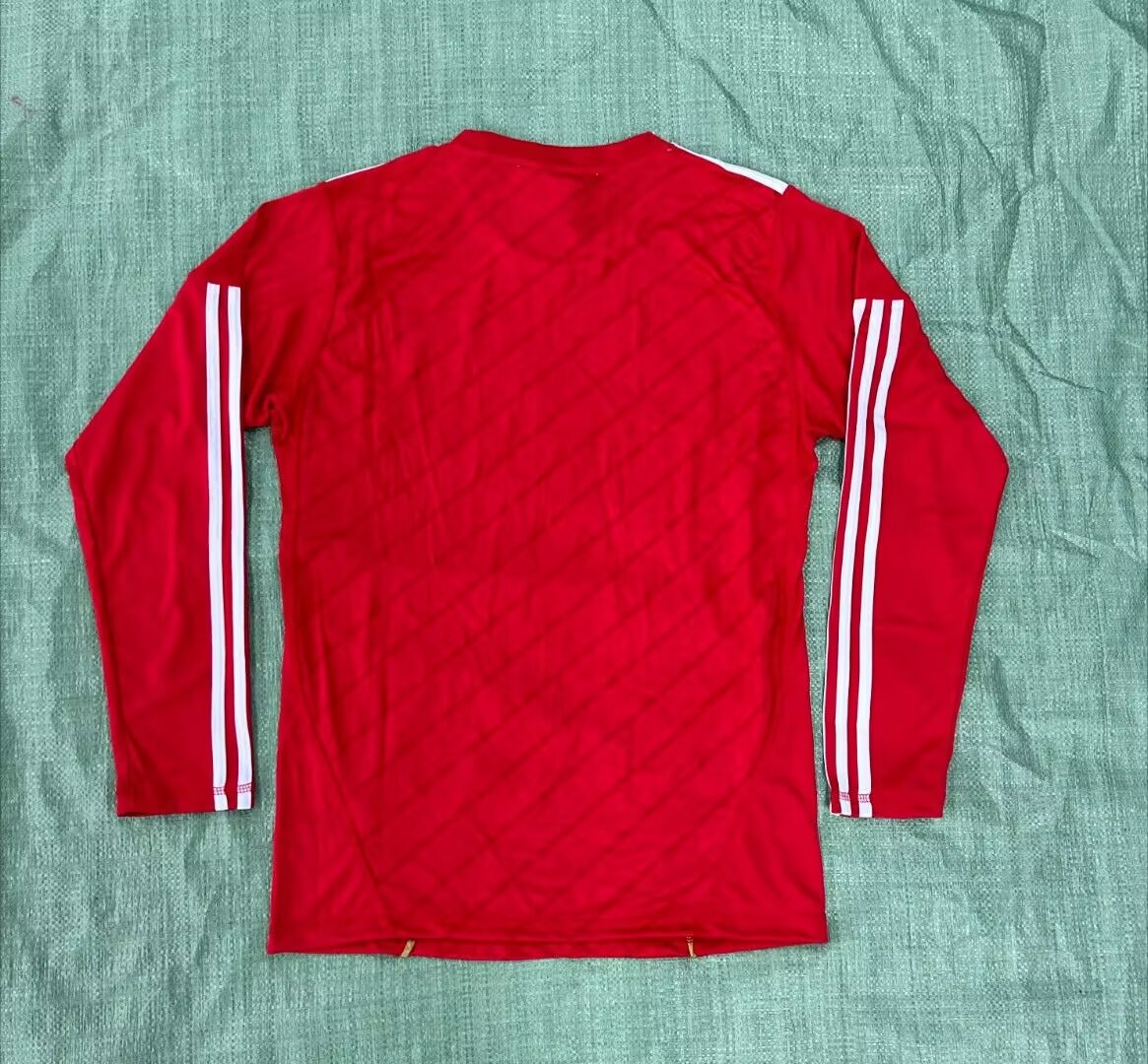 Retro Liverpool 2010/2011 Home Football Jersey