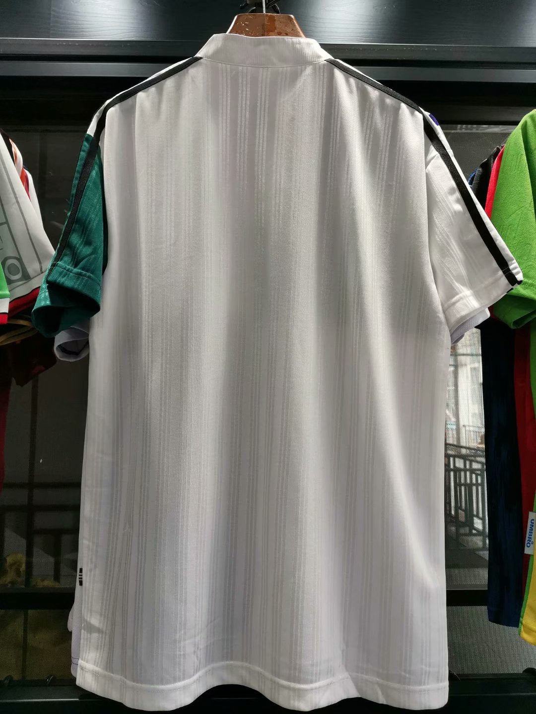 Retro Liverpool 1995/1996 Away Football Jersey