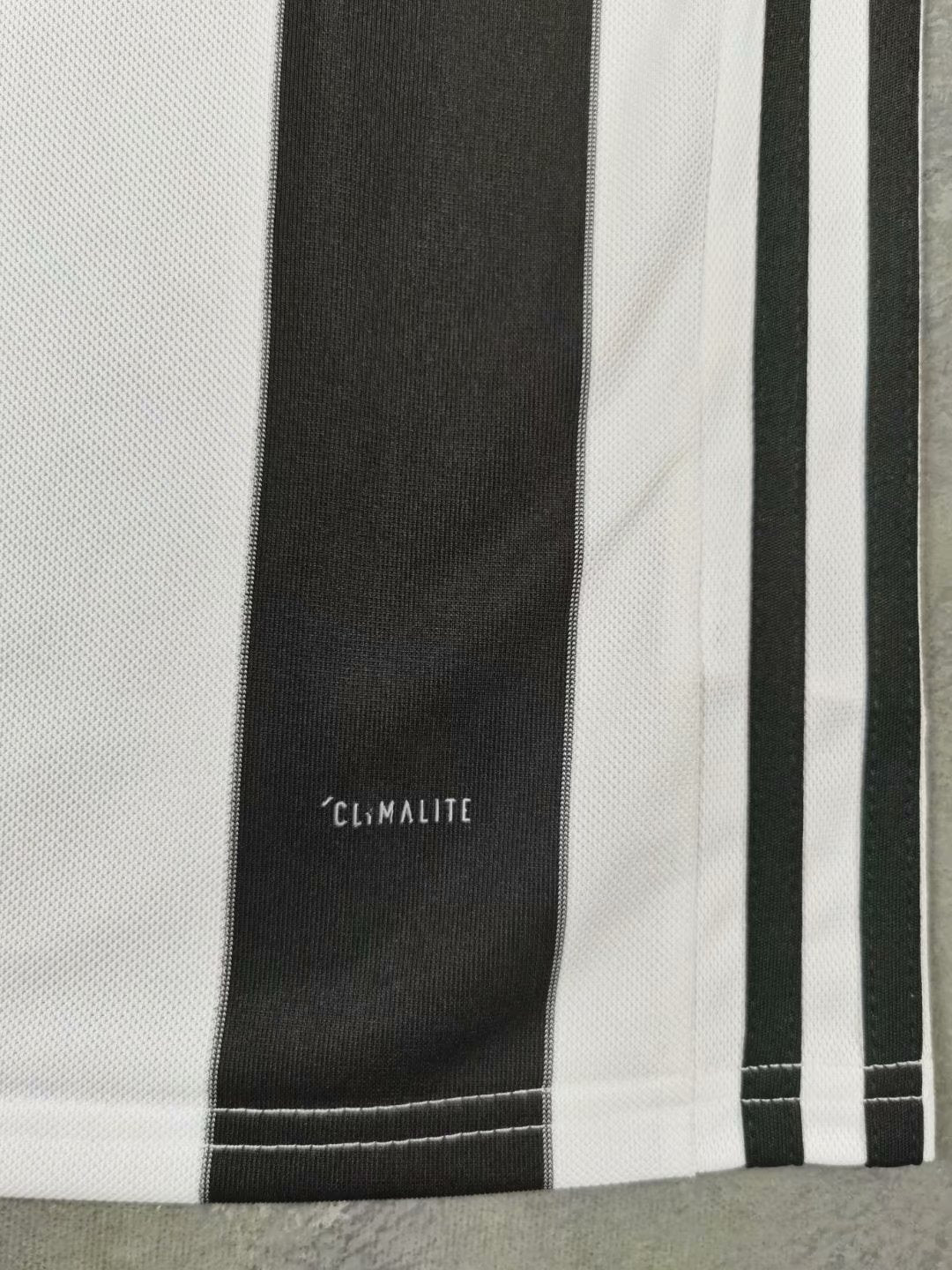 Retro Juventus 2017/2018 Home Football Jersey