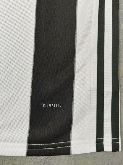 Retro Juventus 2017/2018 Home Football Jersey