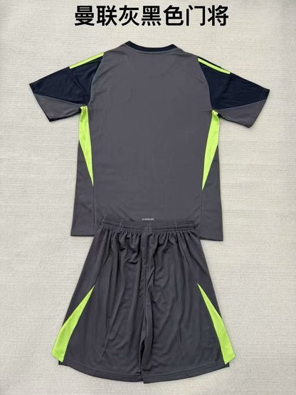 Kids jerseys 2025/2026 Kids Goalkeeper Fan Version Football Jersey