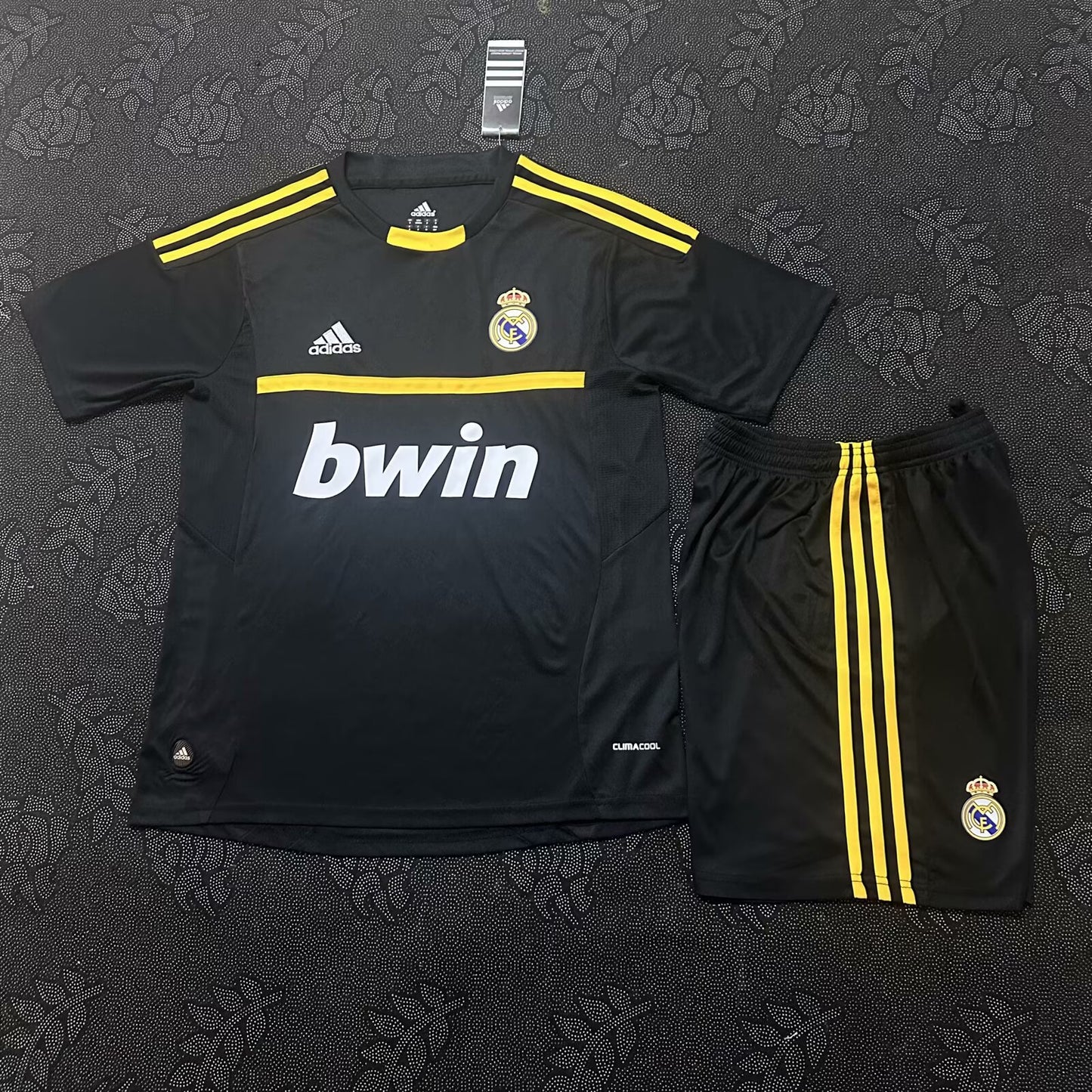 Retro Real Madrid 2011/2012 Goalkeeper Fan Version Football Jersey