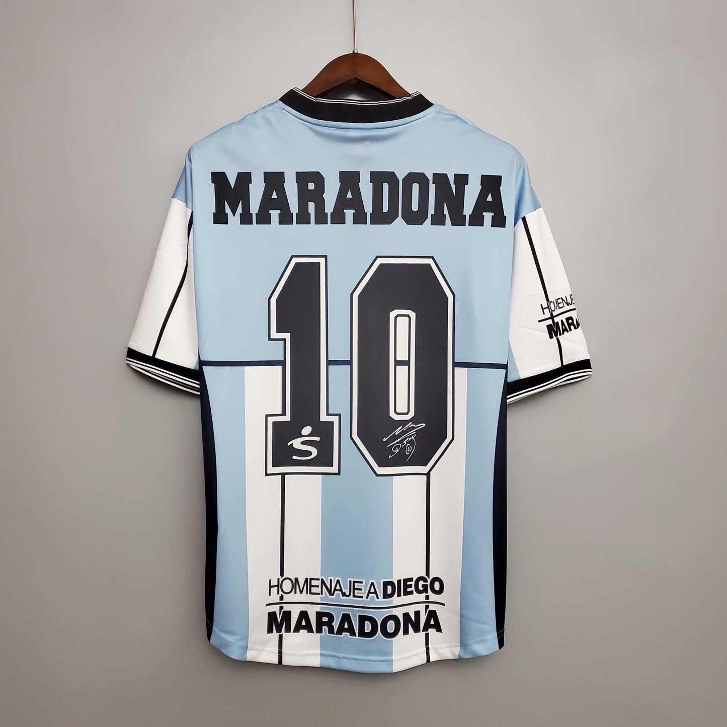 Retro Argentina Maradona Commemorative 2001 Football Jersey
