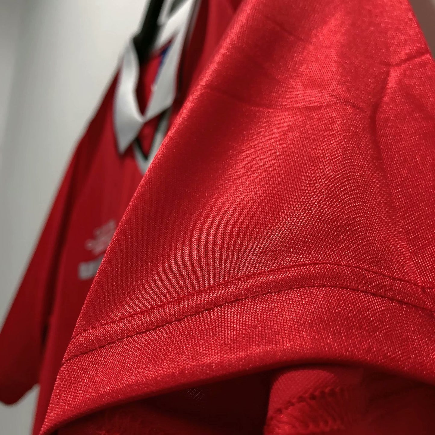 Retro Manchester United 1999/2000 Home Football Jersey