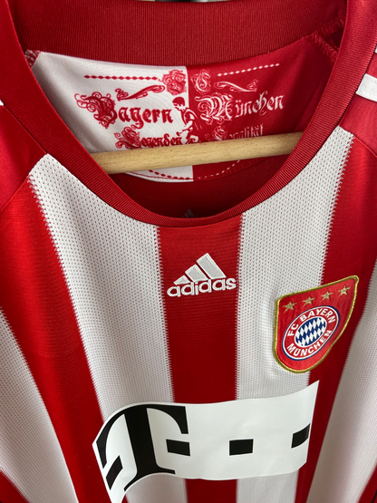 Retro Bayern Munich 2010/2011 Home Football Jersey