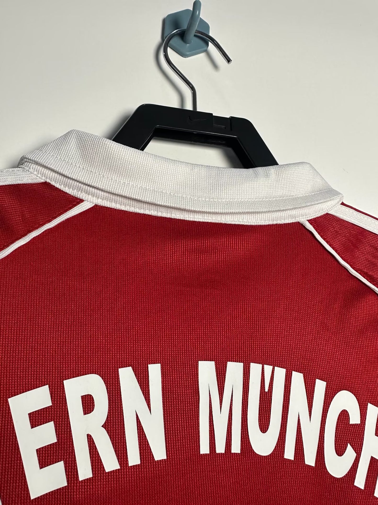 Retro Bayern Munich 2004/2005 Home Football Jersey