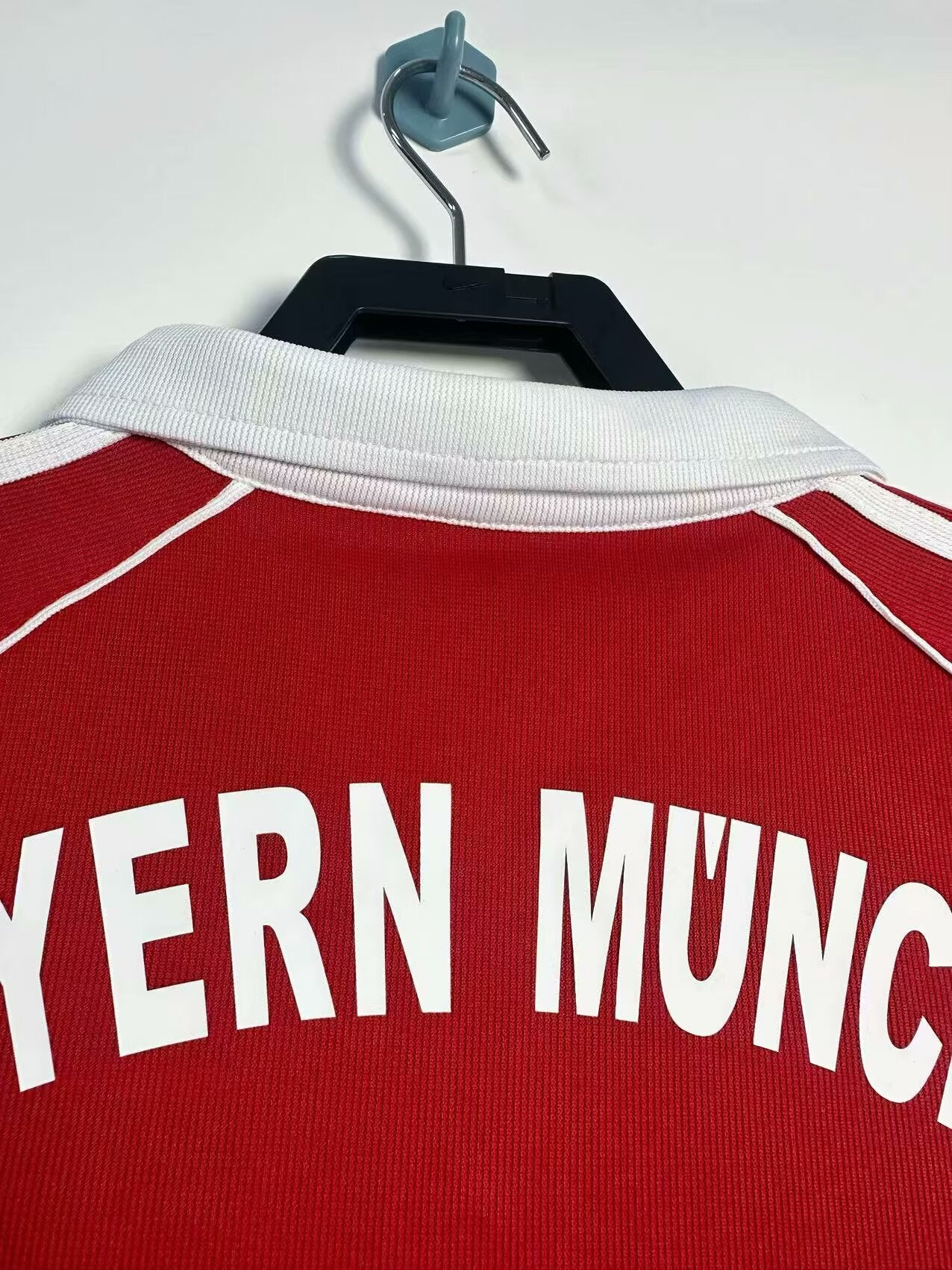 Retro Bayern Munich 2006/2007 Home Football Jersey