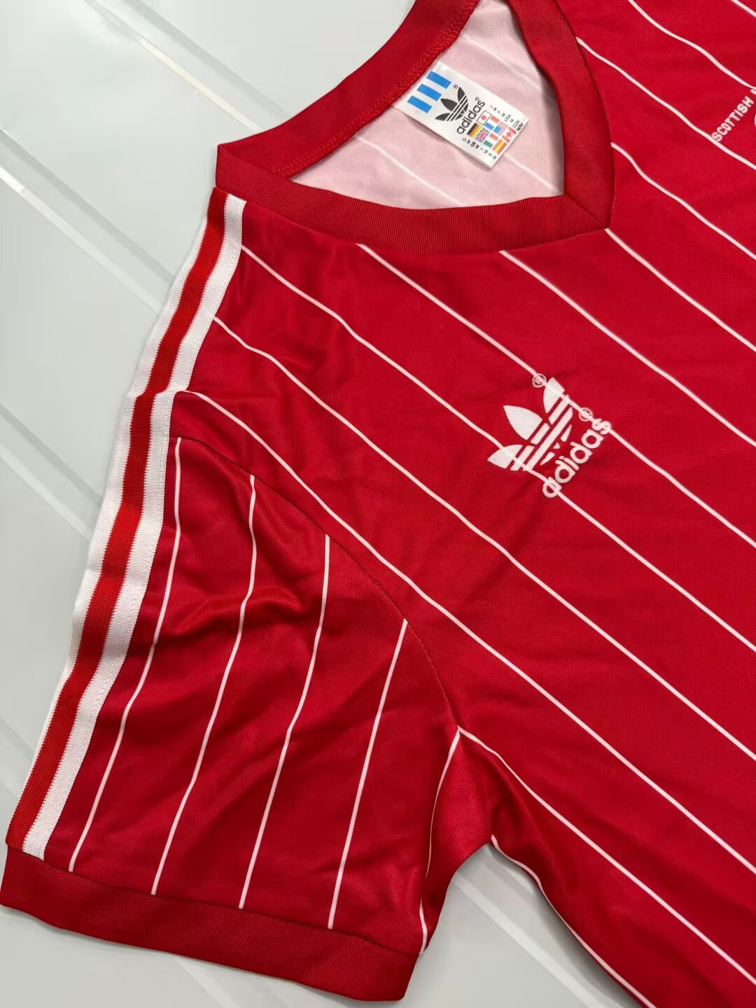 Retro Aberdeen 1982/1983 Home Fan Version Football Jersey
