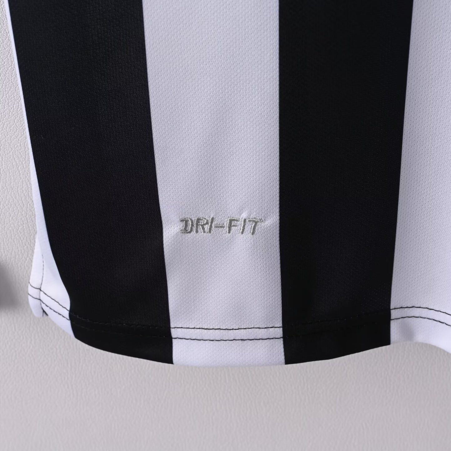 Retro Juventus 2015/2016 Home Football Jersey