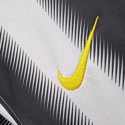 Retro Juventus 2011/2012 Home Football Jersey
