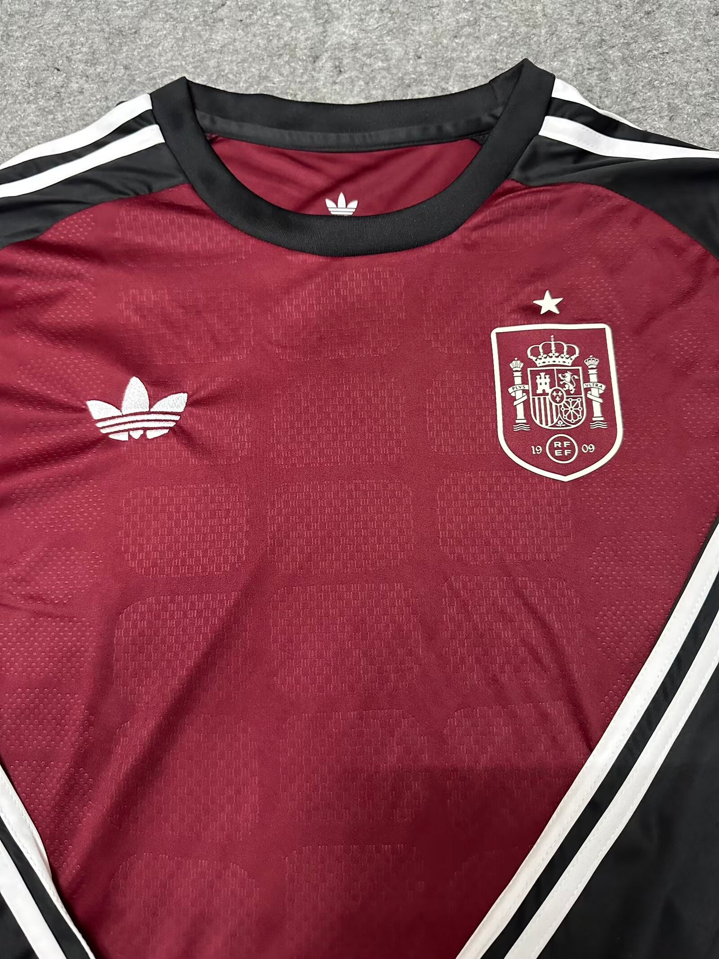 Spain 2026/2027 Goalkeeper Long Sleeve Fan Version Football Jersey