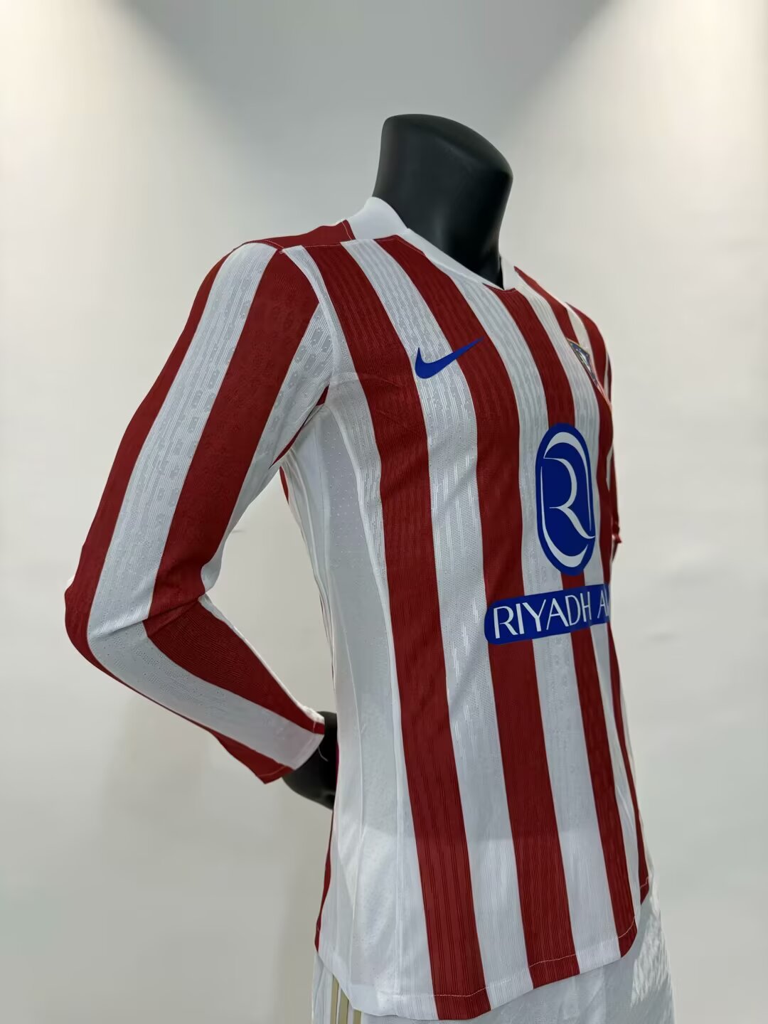 Atlético de Madrid 2025/2026 Home Long Sleeve Player Version Football Jersey