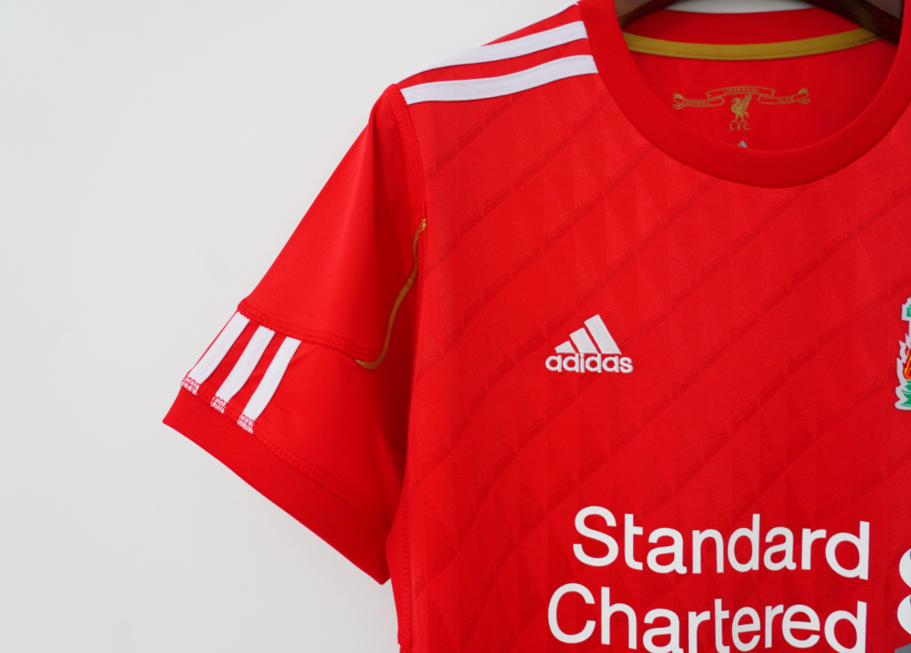 Retro Liverpool 2010/2012 Home Football Jersey