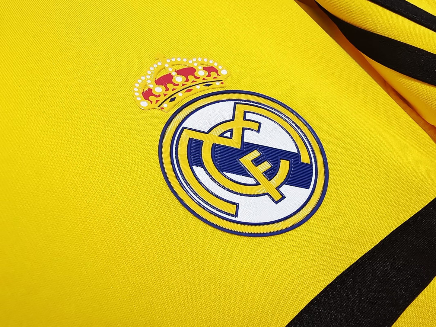 Retro Real Madrid 2011/2012 Goalkeeper Football Jersey
