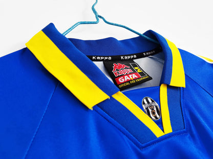 Retro Juventus 1995/1996 Away Football Jersey