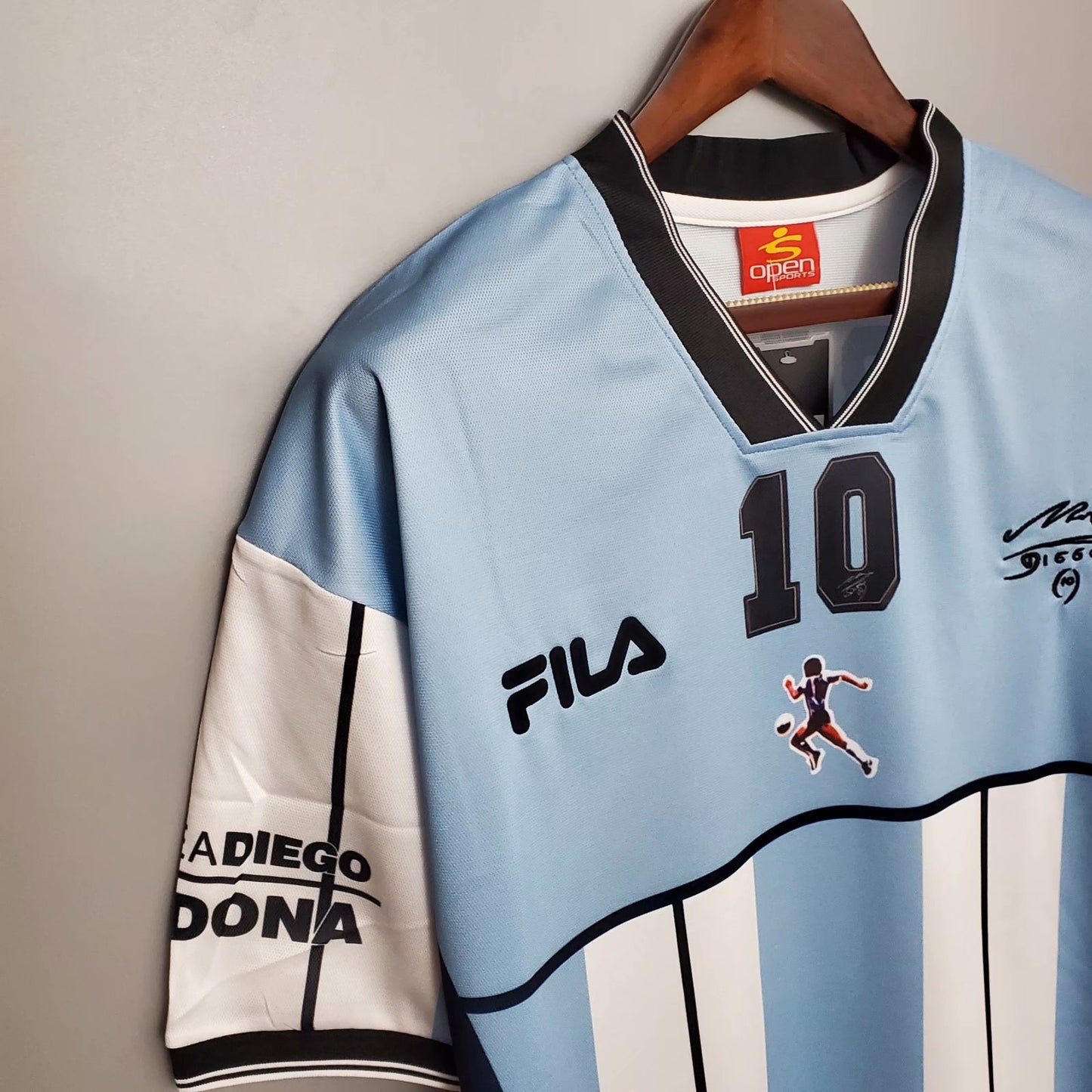Retro Argentina Maradona Commemorative 2001 Football Jersey