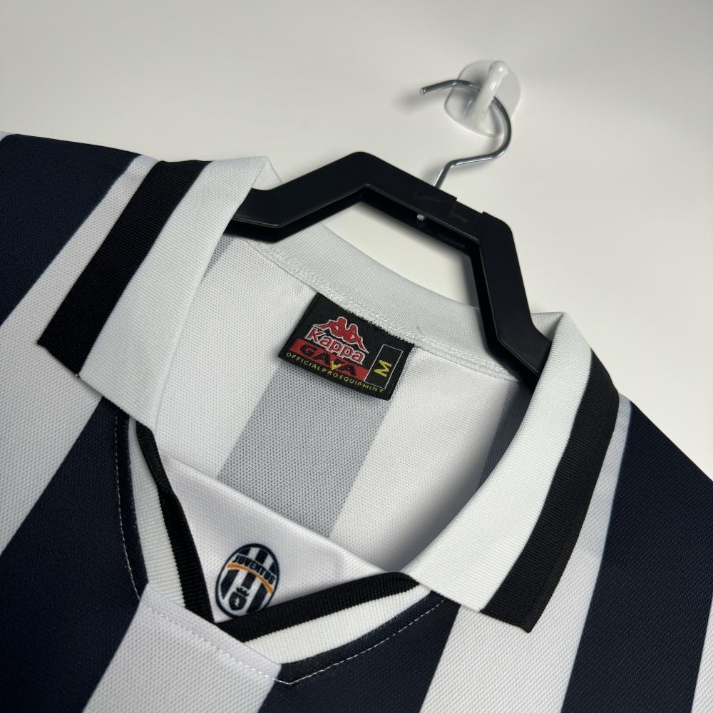 Retro Juventus 1994/1995 Home Football Jersey