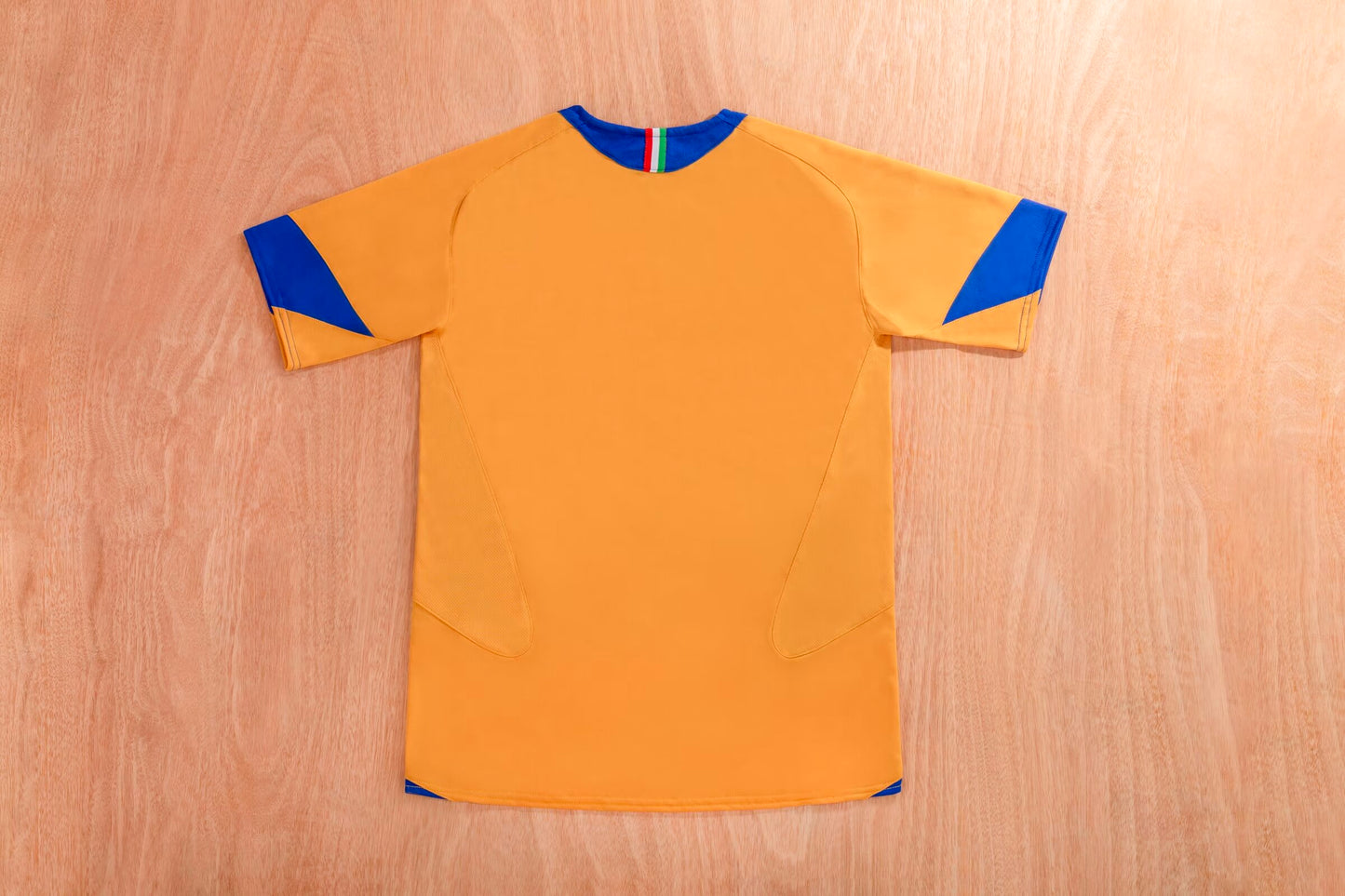 Retro Juventus 2005/2006 Away Football Jersey