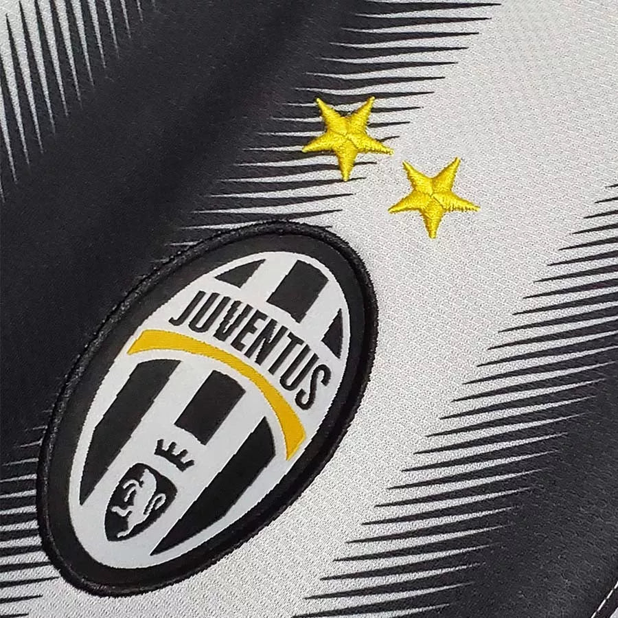 Retro Juventus 2011/2012 Home Football Jersey