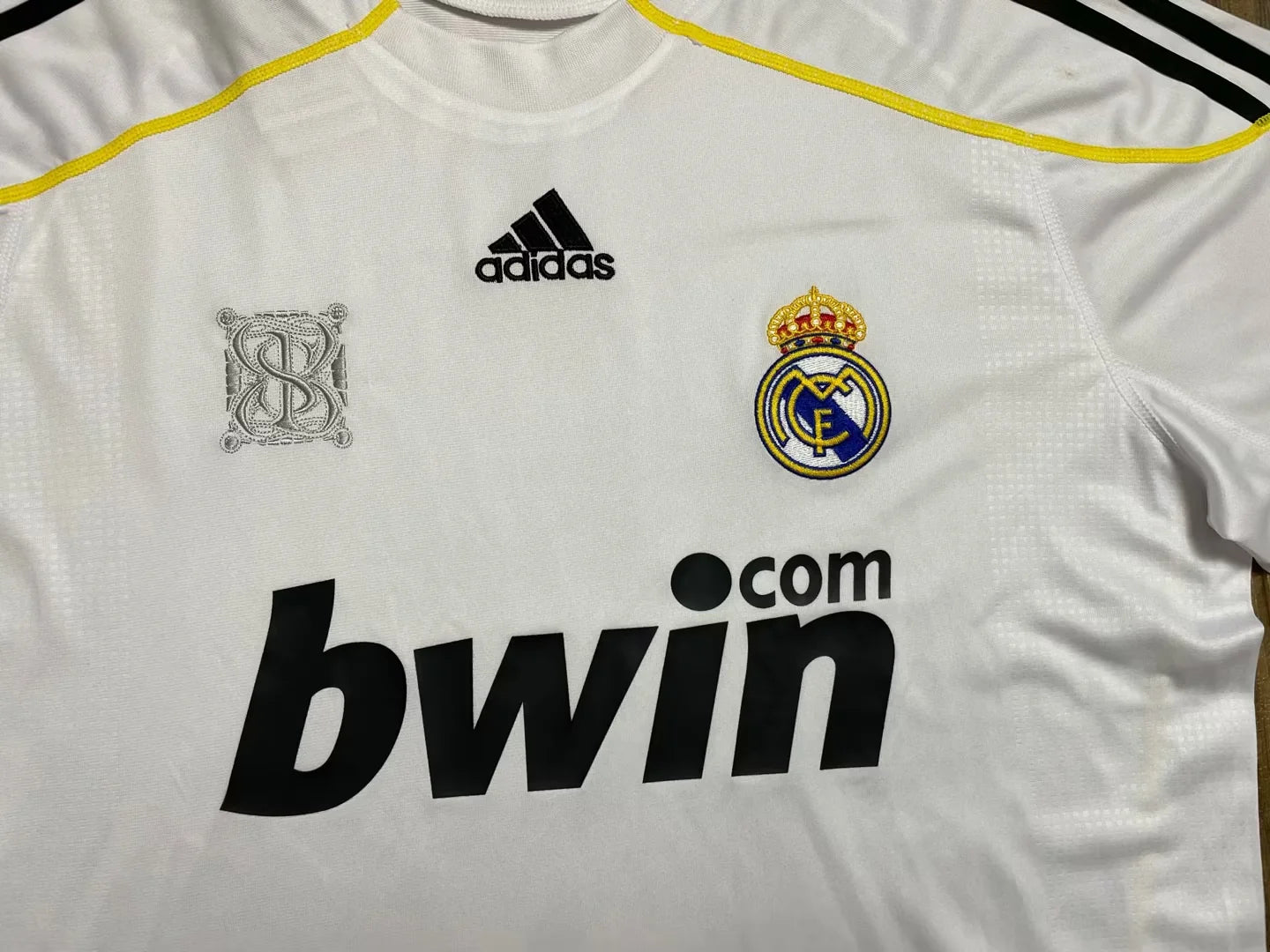 Retro Real Madrid 2009/2010 Home Football Jersey