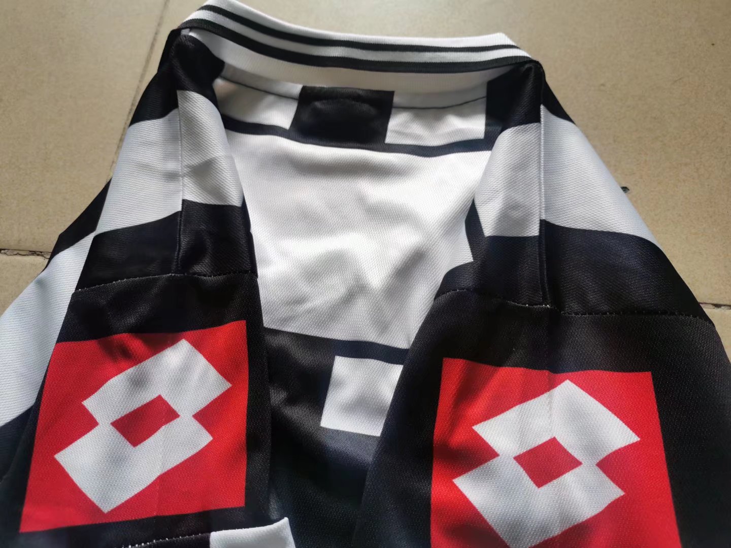 Retro Juventus 2001/2002 Home Football Jersey