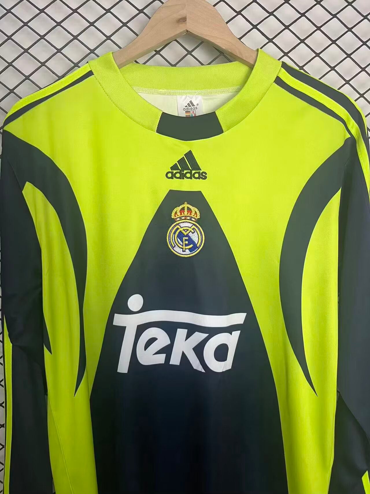 Retro Real Madrid 1999/2000 Goalkeeper Long Sleeve Fan Version Football Jersey