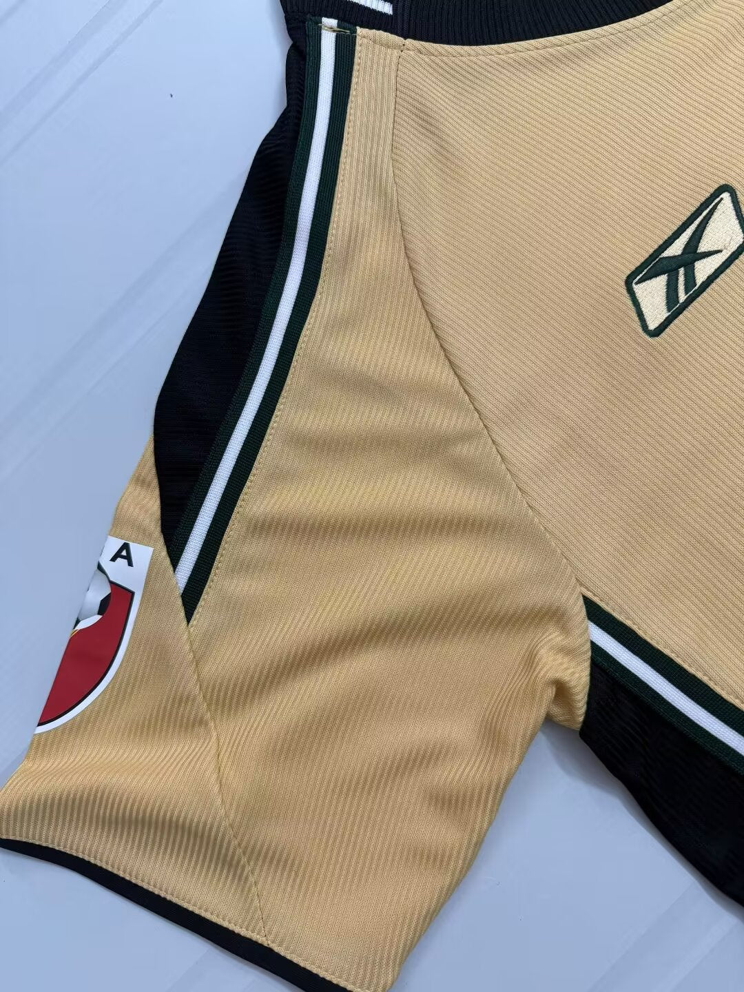 Retro Lisbon 2003/2004 Away Football Jersey