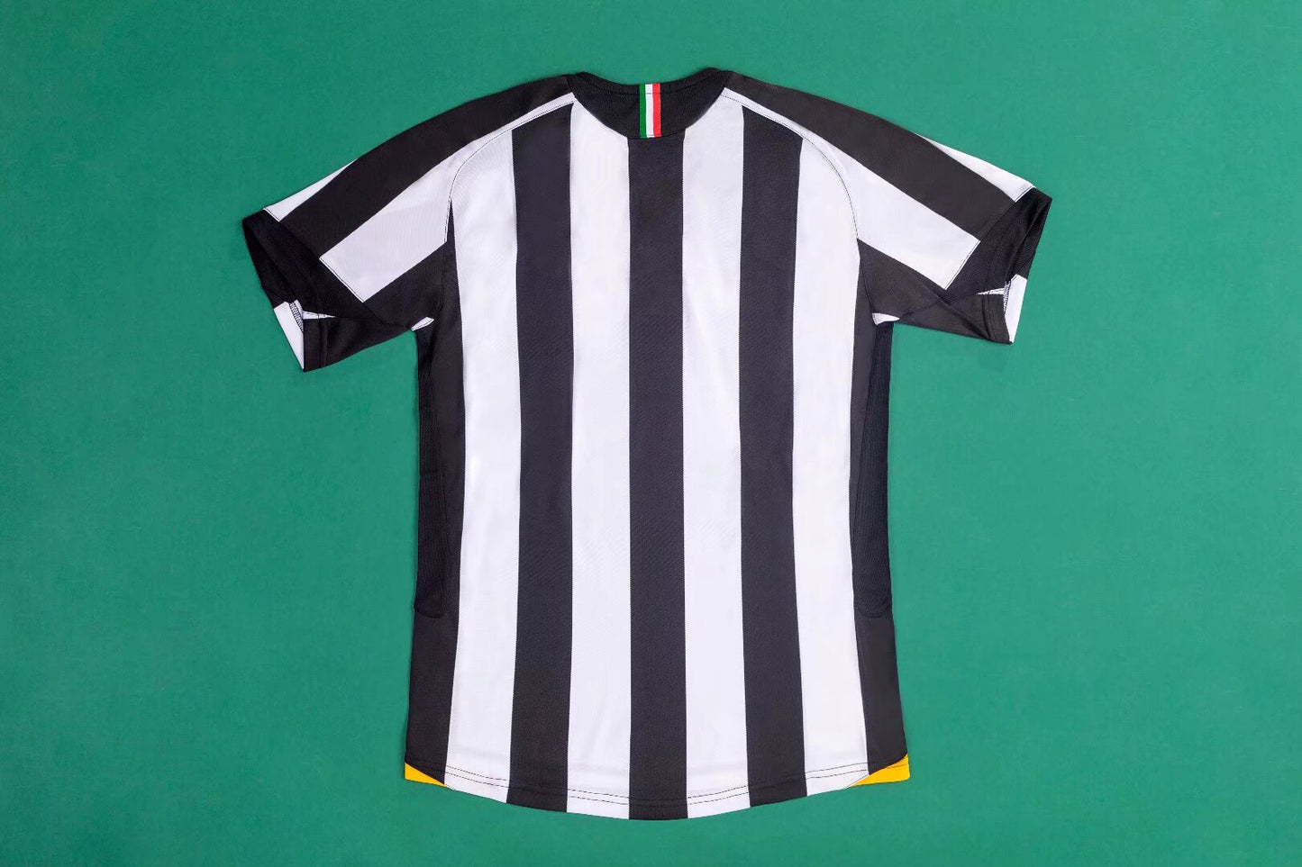 Retro Juventus 2005/2006 Home Football Jersey