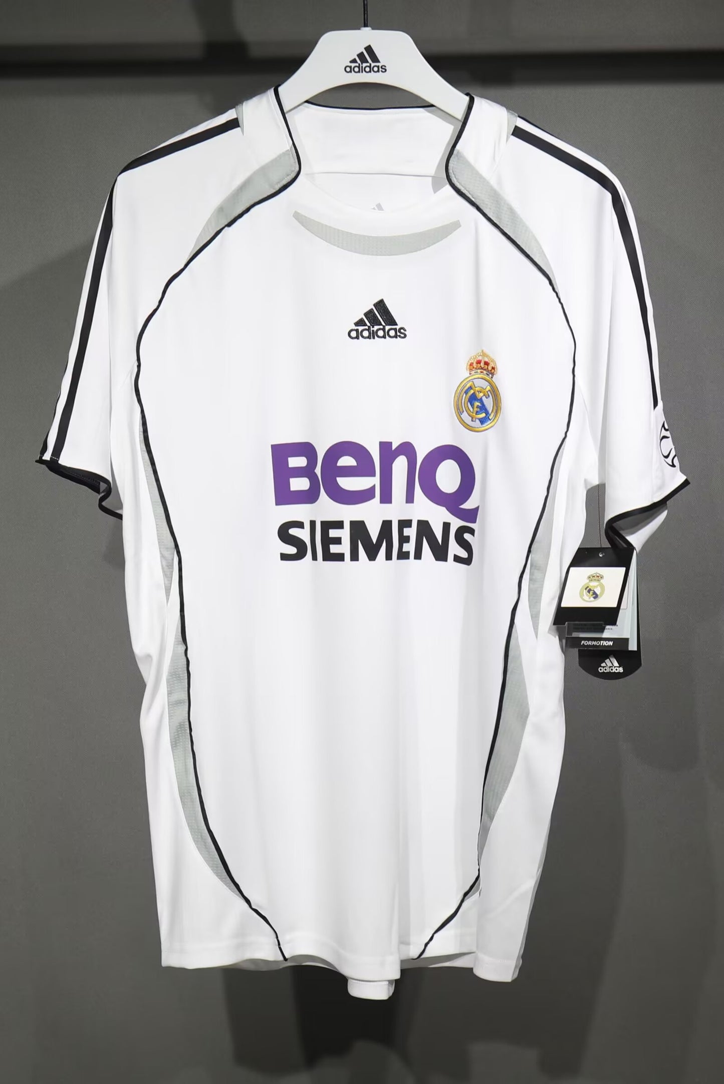 Retro Real Madrid 2006/2007 Home Player Version Football Jersey