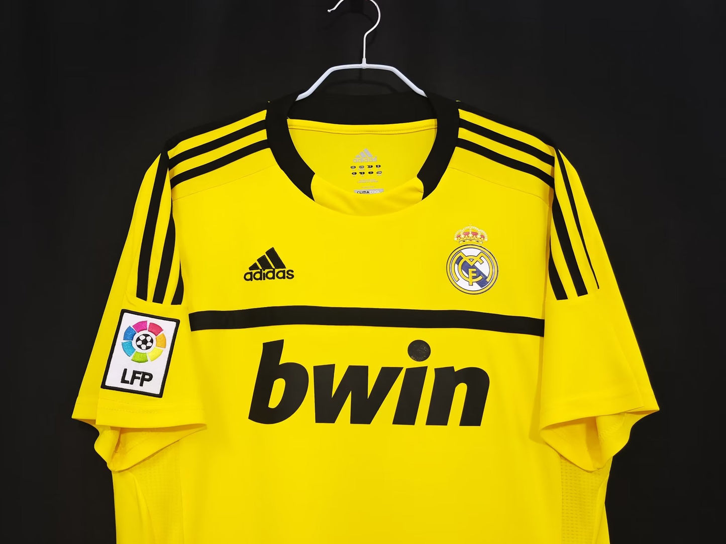 Retro Real Madrid 2011/2012 Goalkeeper Football Jersey