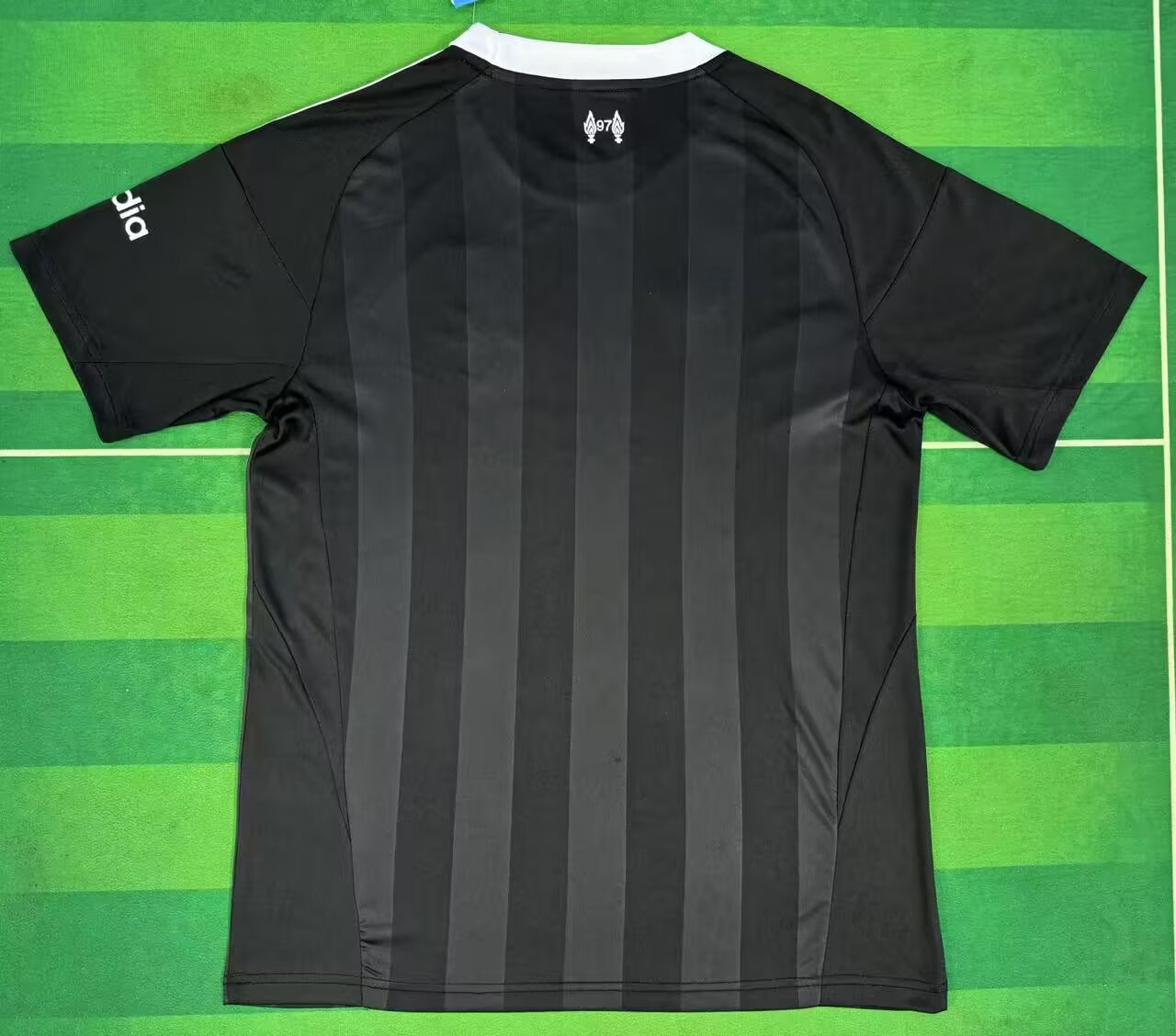 Liverpool 2025/2026 Goalkeeper Fan Version Football Jersey